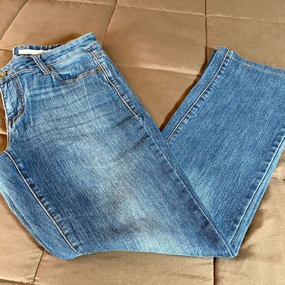 DKNY Jeans   - Picture 2 of 4